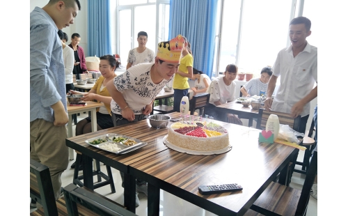 火紅六月，濃情生日會